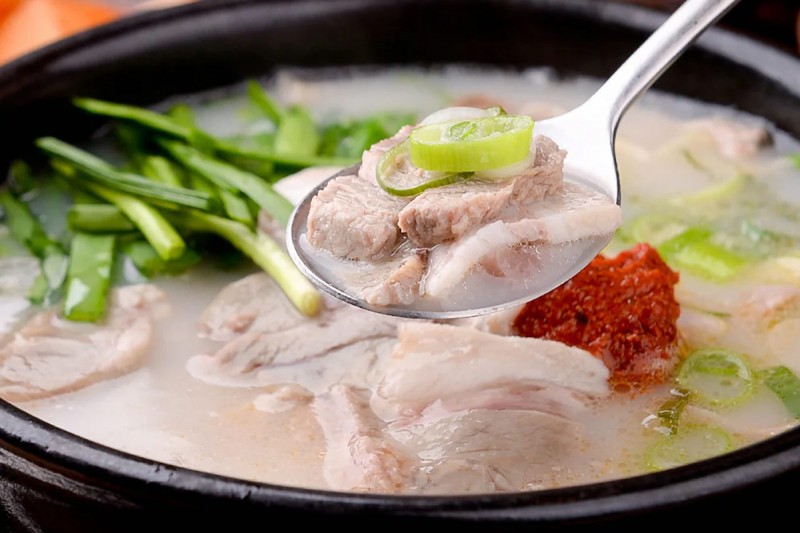 Dwaeji Gukbap (돼지국밥)