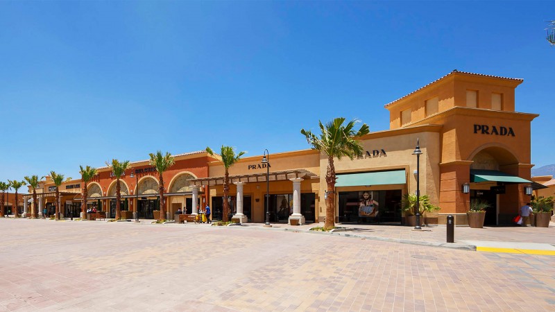 Desert Hills Premium Outlets